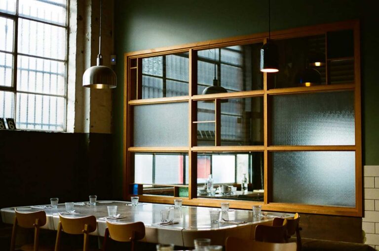 jay-lee-JfAaQxnkiRYRestaurantWindowTint-2048x1357